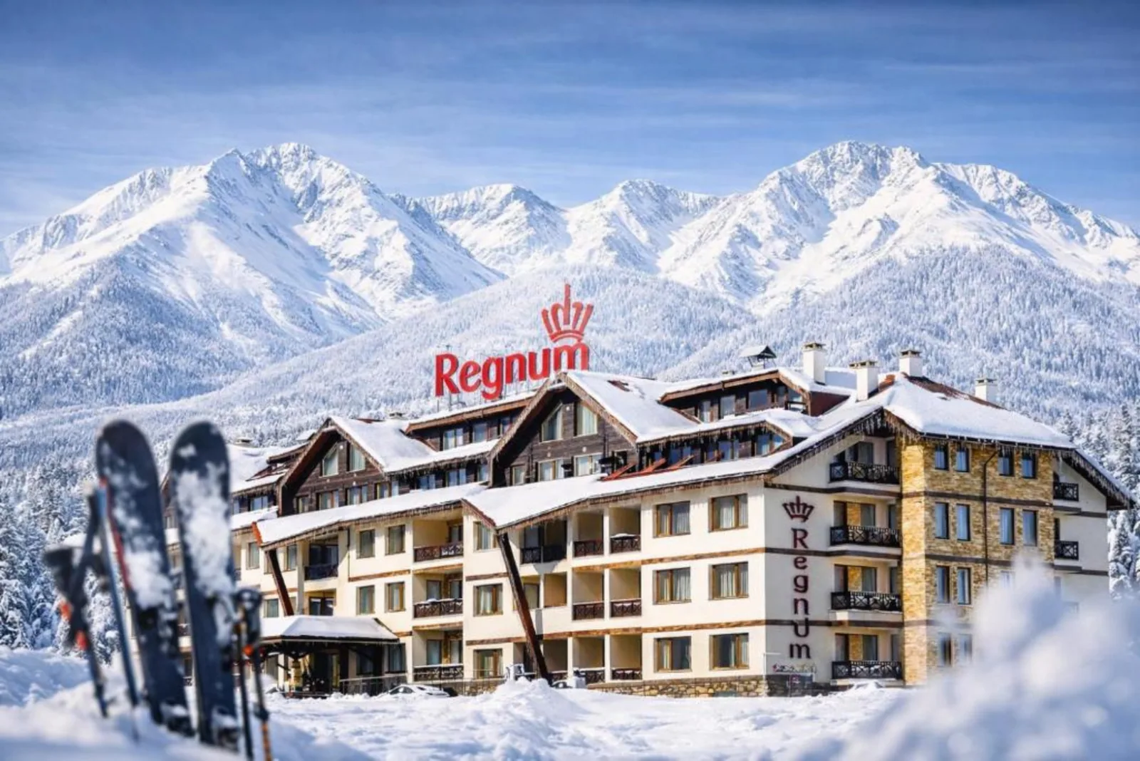 Χειμερινή εξωτερική όψη του Regnum Bansko Mountain Resort